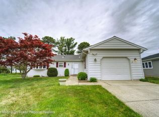 11 Maniwaki Ct, Toms River, NJ 08757