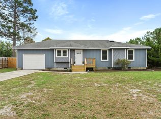 100 Avon Dr, Hubert, NC 28539