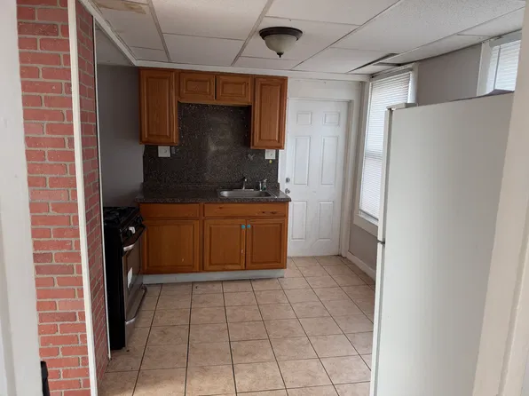787 6th Ave #2, Troy, NY 12182