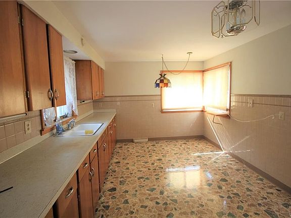 4th image of 5972 Park Ln