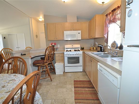 3rd image of 1557 Cactus Dr