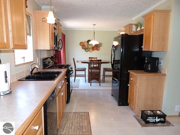 2nd image of 142 N Wood Meadows Dr