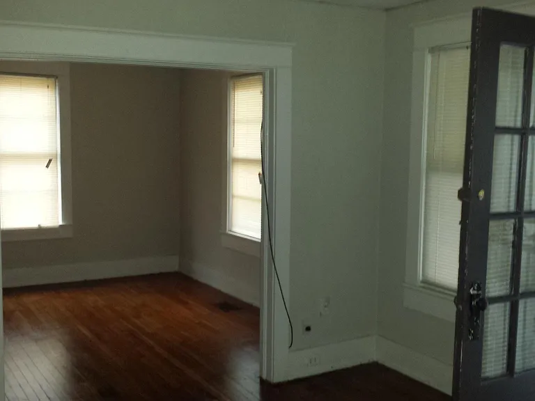 6908 Division Ave — Photo 2