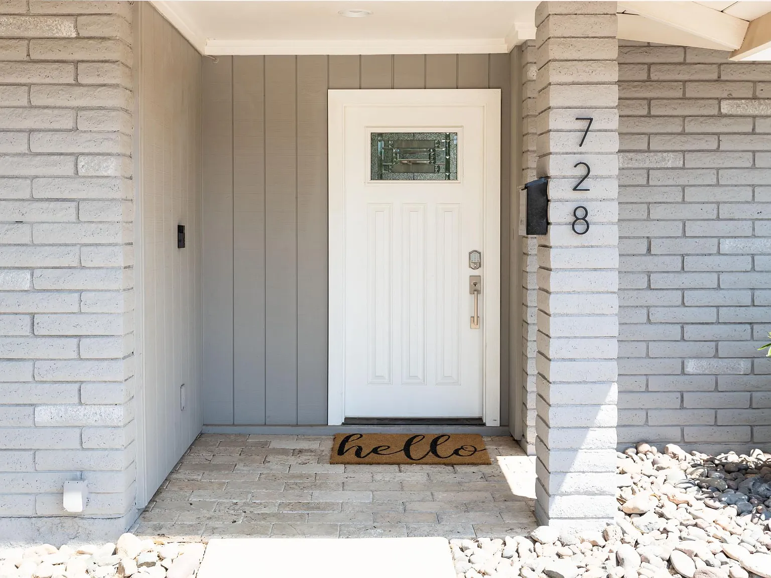 728 E Geneva Dr — Photo 4