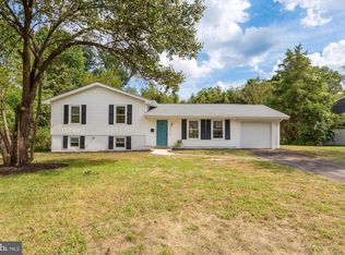 816 N Croydon St, Sterling, VA 20164