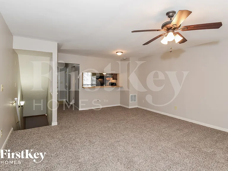 6582 Wellington Sq — Photo 4