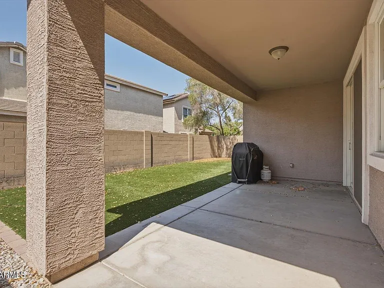 2246 E Fraktur Rd — Photo 25