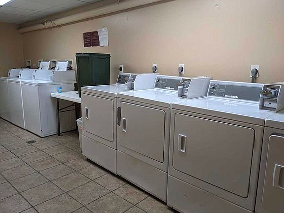 Coin laundry