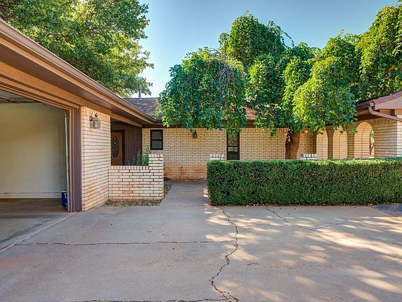 3rd image of 1588 Pecan Dr