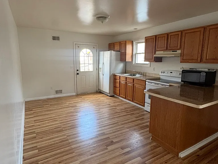 43 Webster Ave #2 — Photo 2
