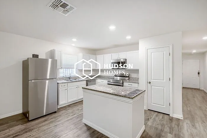 458 Corliss — Photo 5