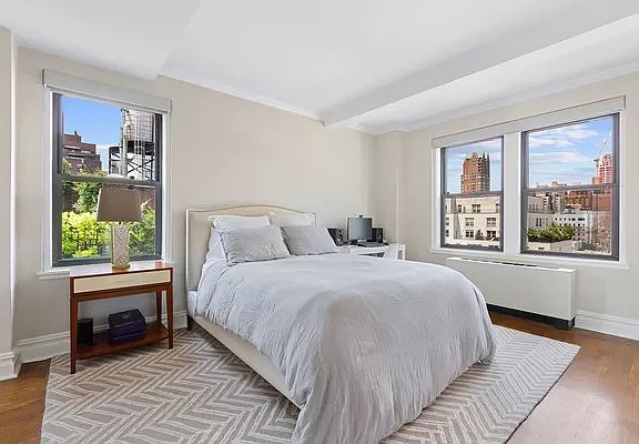 3rd image of 225 E 73rd St #12G