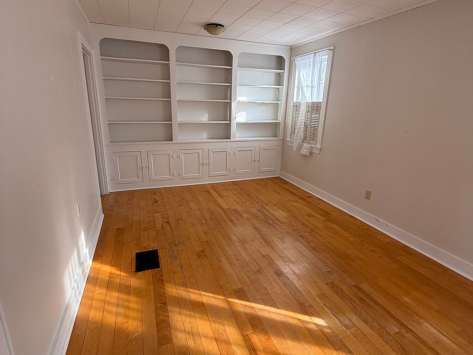 1st image of 150 S Kelsey St APT 2