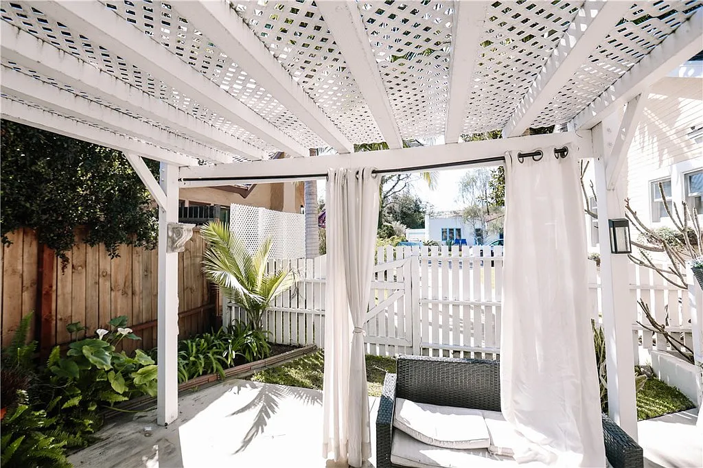 2 bed, 1.5 bath, 1220 sqft, $4,500 — Photo 4