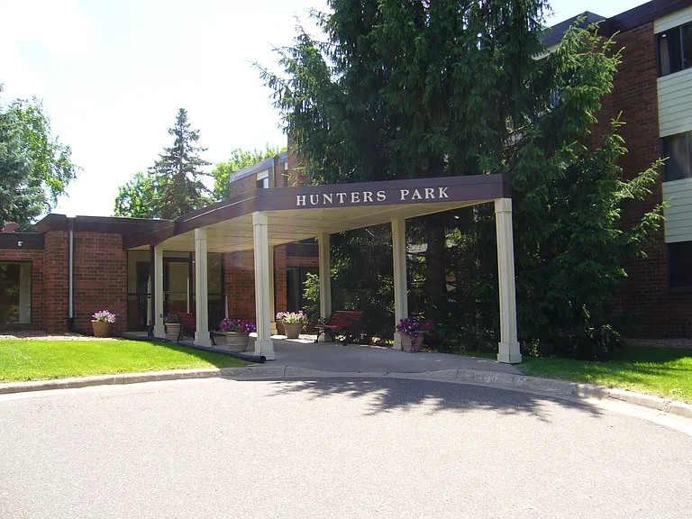 4 Pine Tree Dr #127 — Photo 7