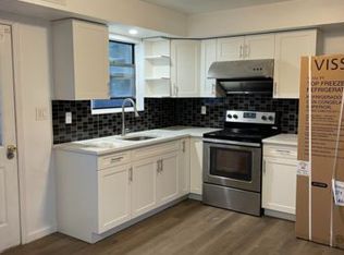 141 Travis St, Lindenhurst, NY 11757