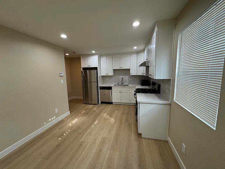 421 E William St #B — Photo 8