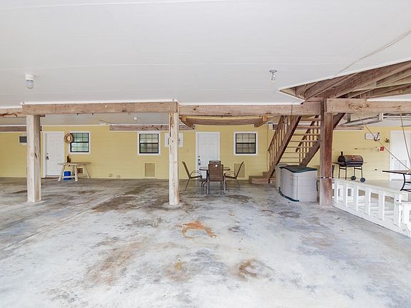 3rd image of 16 Alligator Head Ln