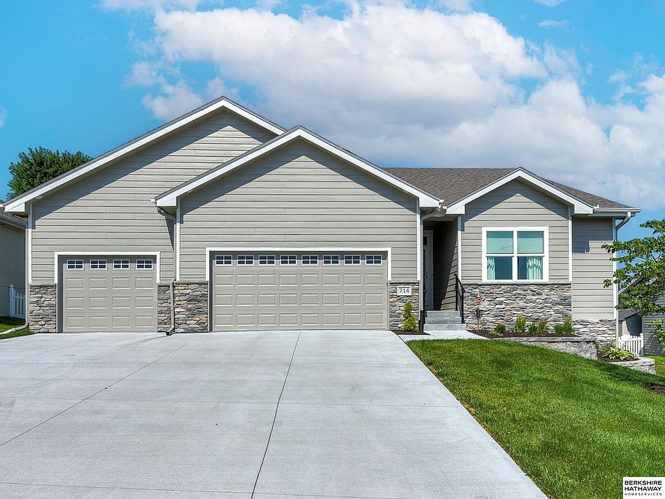 1st image of 714 Castle Pine Dr