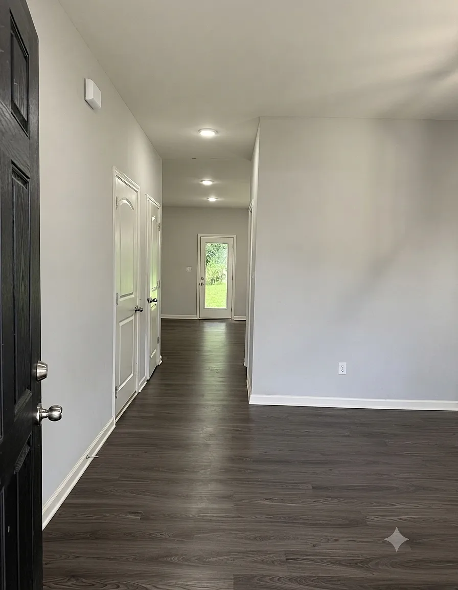 4 bed, 2.5 bath, 2300 sqft, $2,595 — Photo 2