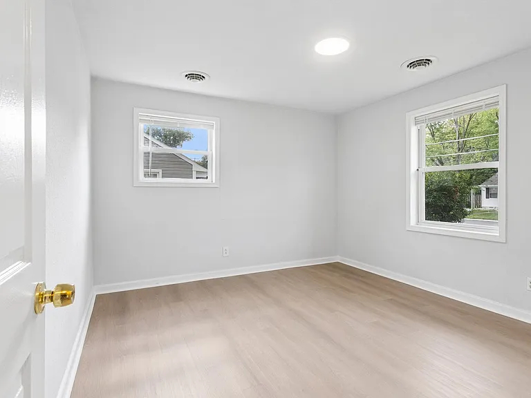 11 Woodhaven Rd — Photo 16
