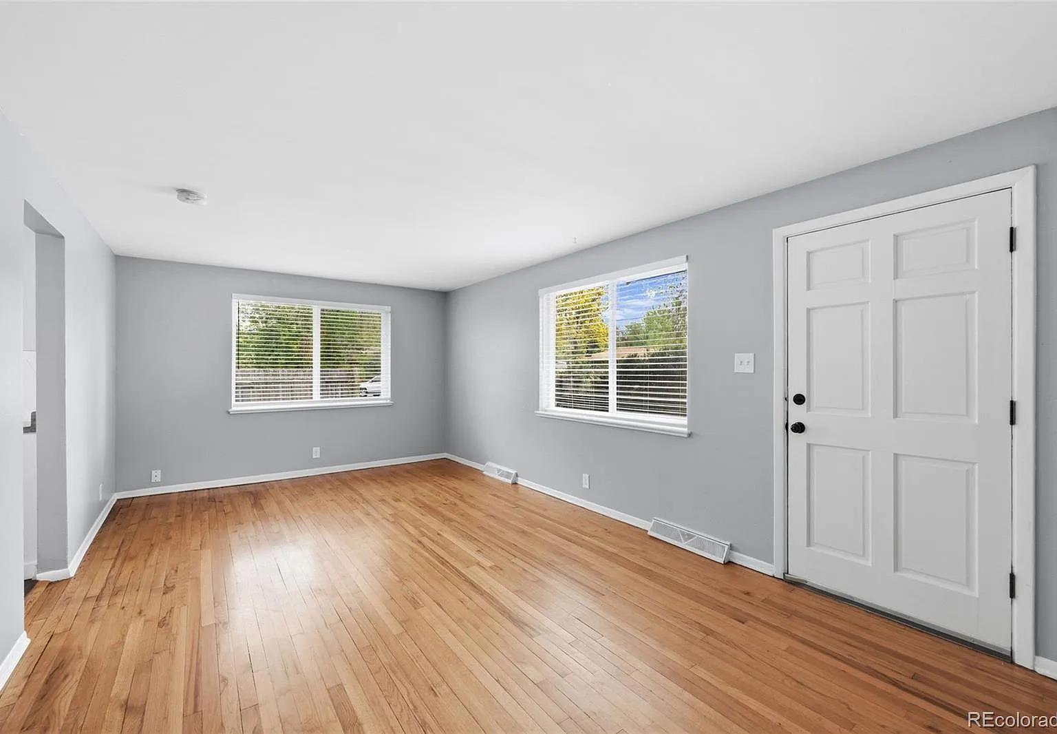 3 bed, 1.5 bath, 1090 sqft, $2,300 — Photo 4