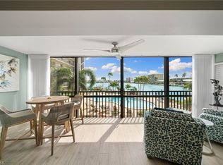 222 Harbour Dr APT 207, Naples, FL 34103