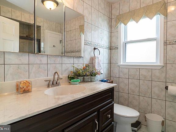 4th image of 2411 Ivanhoe Ln