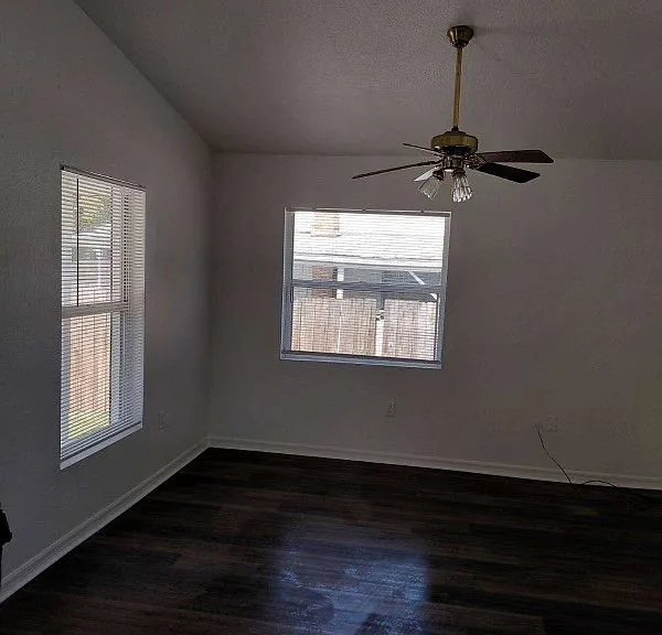 1058 Highland St — Photo 3