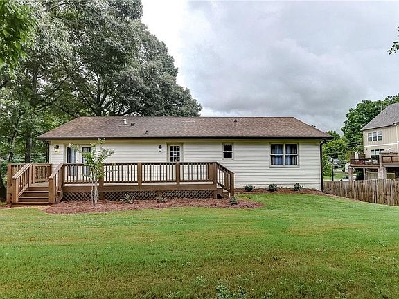 5th image of 2538 Saint Charles Dr SE