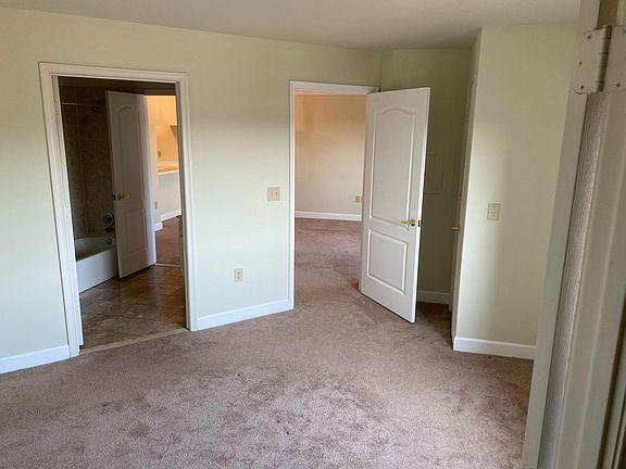 2nd image of 1050 N Stuart St Unit 508