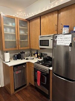 3rd image of 120 Saint Marks Pl APT 5R