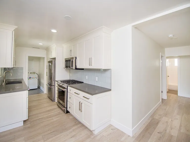 2253 Elden Ave — Photo 9