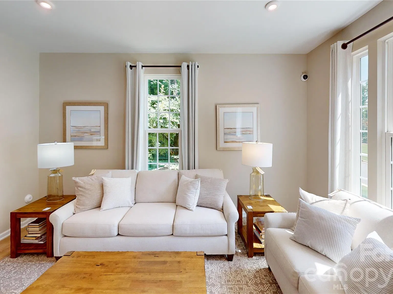 4 bed, 4.0 bath, 1689 sqft, $2,195 — Photo 3