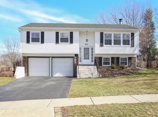 227 Covington Pl, Schaumburg, IL 60194