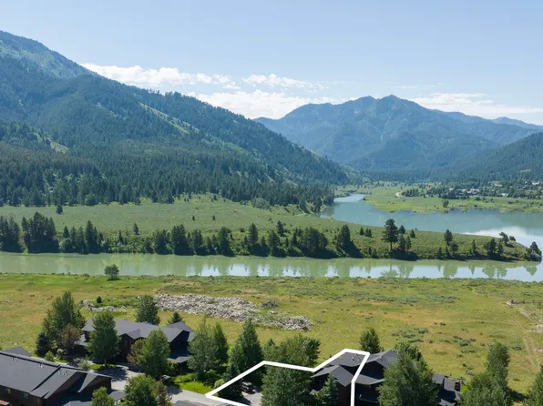 30 Blue Wing Ln #A, Alpine, WY 83128