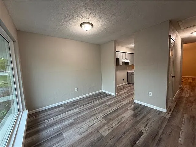734 N Walnut St — Photo 3