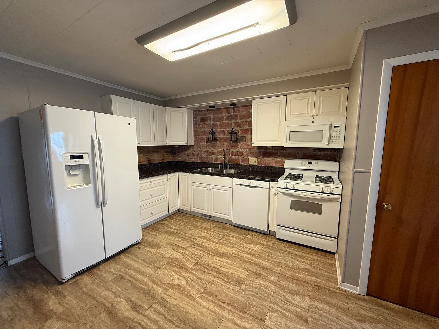 193 Maple St — Photo 1