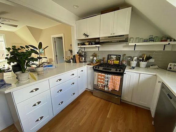 5th image of 4623 N Kenton Ave Unit 2