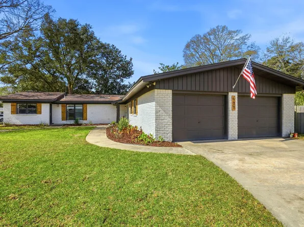 609 Powell Dr NE, Fort Walton Beach, FL 32547