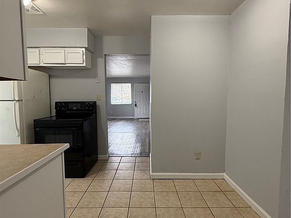 4th image of 708 Oxford Ave
