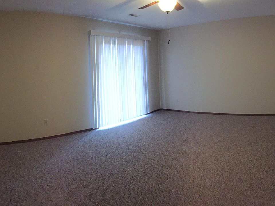1st image of 1727 Thompson Dr APT A