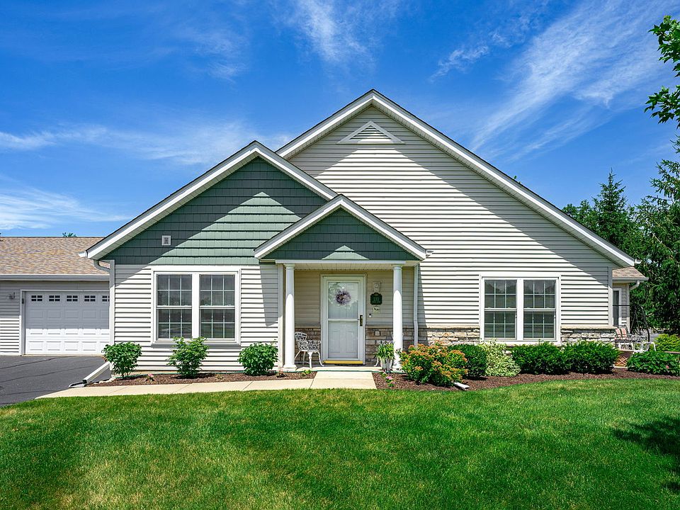 1st image of 233 Lilac Ln #233