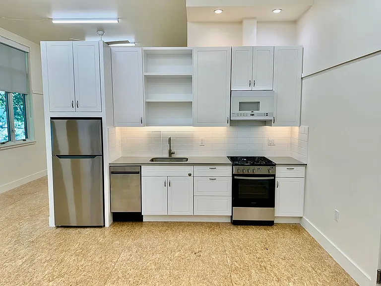 929 Grace Ave #C — Photo 19