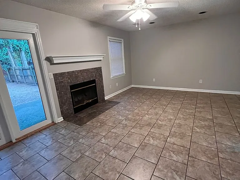 561 Heritage Ct — Photo 5
