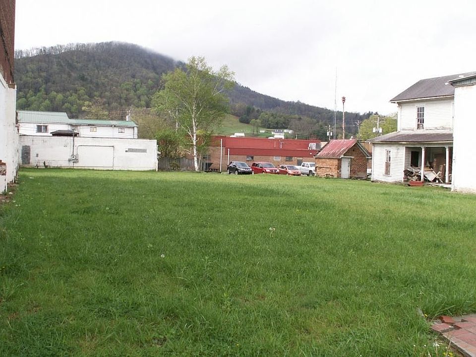 1st image of 107 W Main St