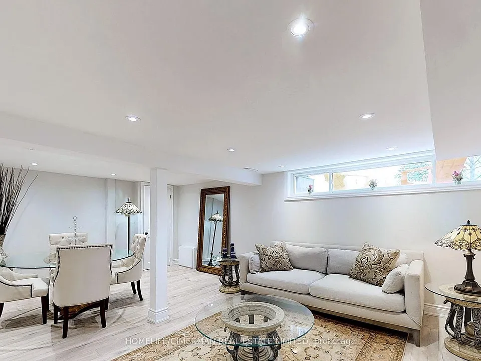 226 Browndale Cres #BASEMENT