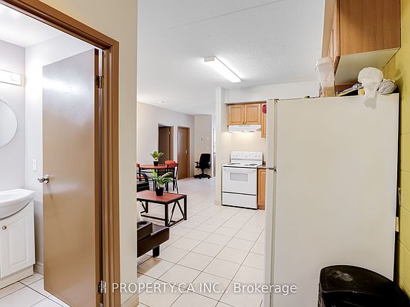 5th image of 253 Lester St #204