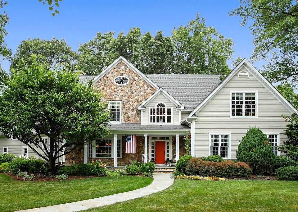 2nd image of 474 Ivy Ln