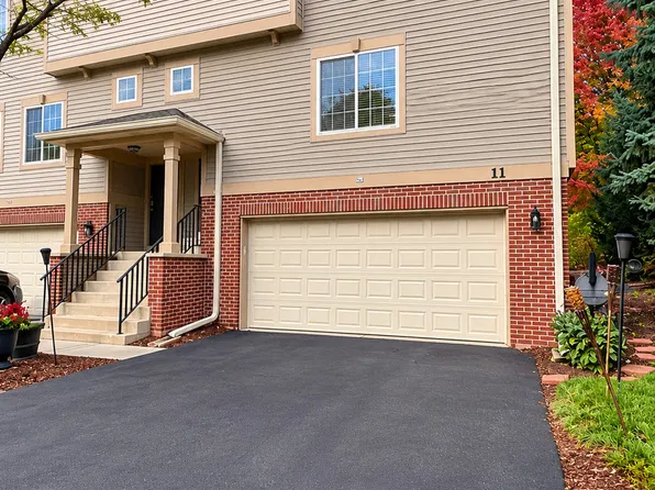 11 Monarch Dr, Streamwood, IL 60107
